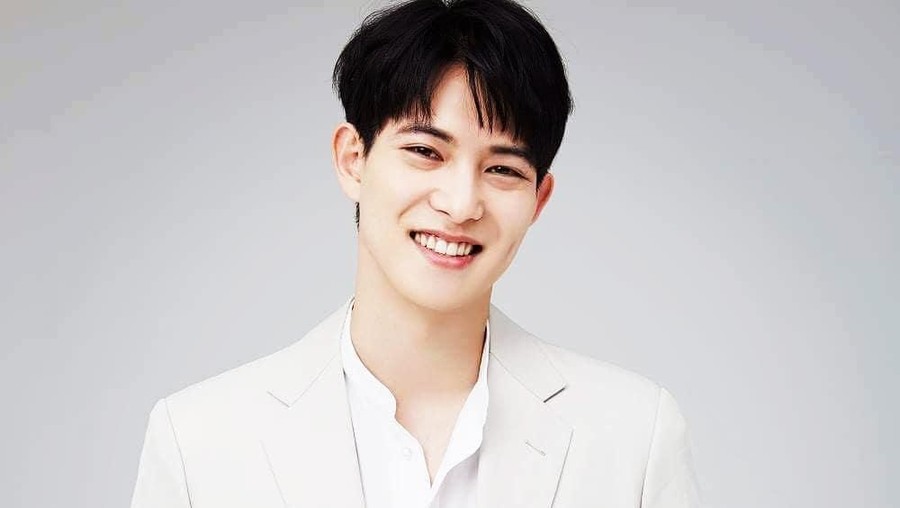 Lee Jong Hyun Putuskan Hengkang dari CNBLUE Setelah terjerat kasus pelecehan seorang youtuber, Lee Jong Hyun putuskan hengkang dari CNBLUE.
