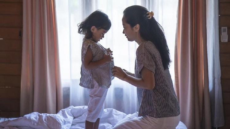 Lewat lagu anak 'Bangun Tidur', Bunda bisa mengajari si kecil berlatih disiplin.