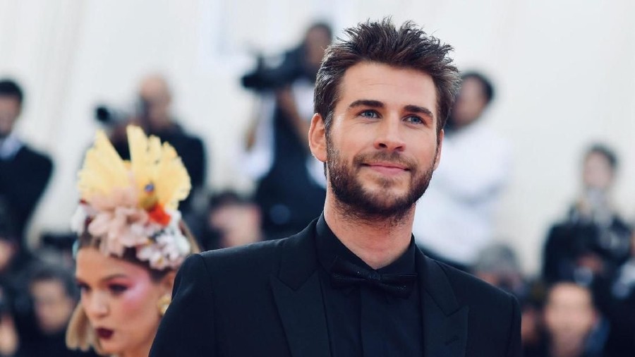 Liam Hemsworth benar-benar sudah melupakan masa lalu, seorang model cantik asal Australia telah menaklukan mantan suami Miley Cyrus tersebut. 