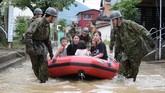 FOTO: Hujan Lebat Berujung Banjir dan Longsor di Jepang Hujan lebat memicu banjir besar dan tanah longsor di sebagian wilayah Jepang.