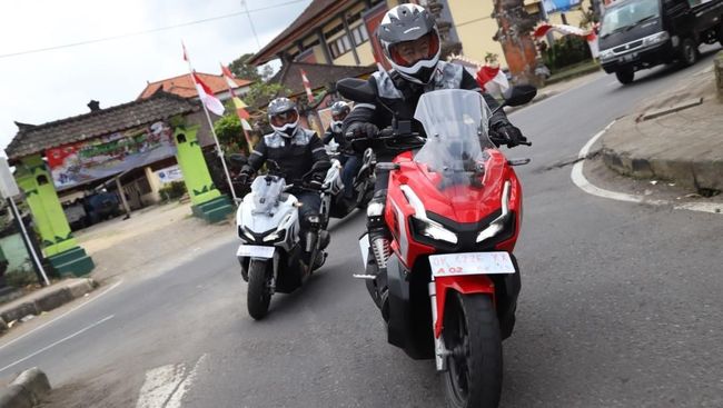 Honda Klaim ADV 150 Tak Bakal Recoki Pasar PCX Honda ADV 150 tak akan 'menyikut' pasar PCX meski kedua model sama-sama menawarkan desain skutik 'gambot' mesin 150 cc.
