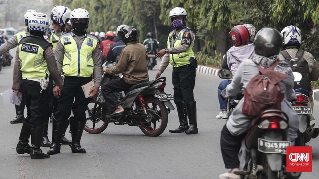 Polisi akan kembali melakukan tilang manual setelah mendapati banyak masyarakat mengakali penggunaan pelat nomor kendaraan.