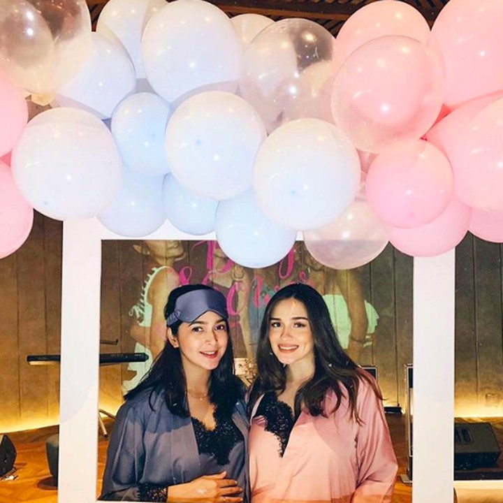 <p>Yasmine Wildblood dan Nabila Syakieb diketahui sedang sama-sama mengandung anak kedua. Kini mereka kompak menggelar baby shower secara berbarengan di pesta yang sama. (Foto: Instagram @yaswildblood)</p>