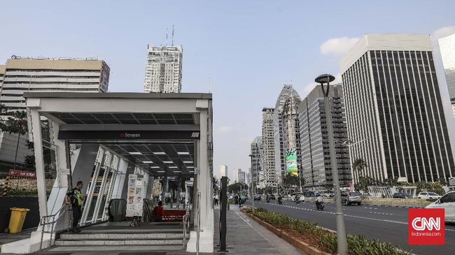 Jangan GR Janji Manis Investasi UEA, Realisasi Lebih Penting Ekonom mengingatkan agar Jokowi dan pemerintahannya tidak terlena janji investasi, melainkan fokus pada realisasinya.