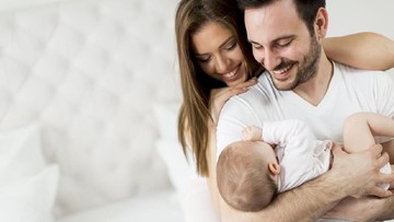 PENTINGNYA MELIBATKAN SUAMI DALAM PROSES MENYUSUI, BISA KENALI KONDISI LAIN DARI BAYI DAN BUNDA