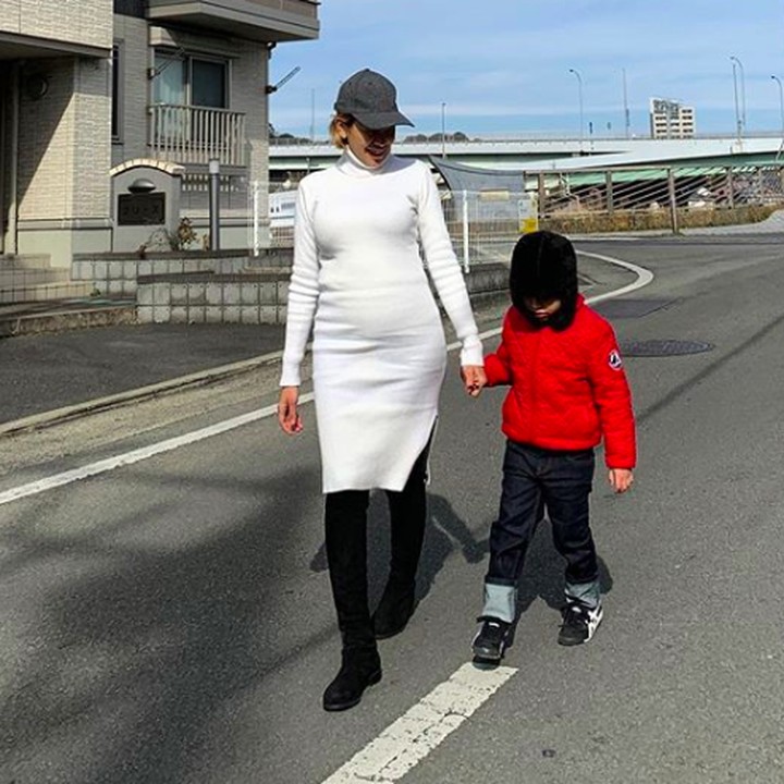 <p>Jalan-jalan bareng anak bisa jadi kebahagiaan tersendiri bagi seorang ibu, termasuk Nikita Mirzani. (Foto: Instagram/ @nikitamirzanimawardi_17)  </p>