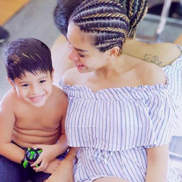 <p>Happy banget sih Azka bisa menghabiskan waktu bareng Ami tersayang. (Foto: Instagram/ @nikitamirzanimawardi_17)  </p>