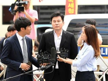 img-title Mantan Bos YG Entertainment Kena Tuntutan Hukuman 3 Tahun Penjara