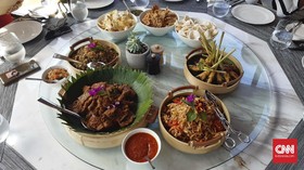 Mencicip Megibung, Tradisi Makan Bersama Khas Bali
