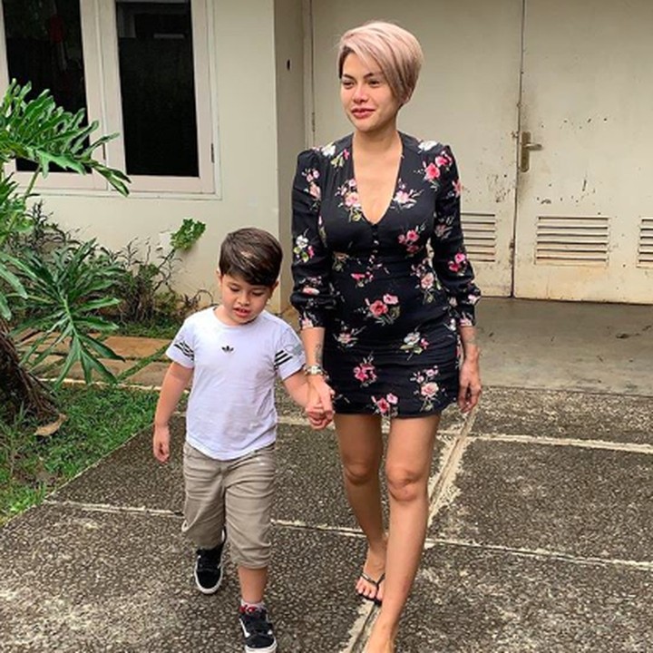 <p>Wah, ibu dan anak yang satu ini kompak banget nih habis potong rambut. (Foto: Instagram/ @nikitamirzanimawardi_17)</p>