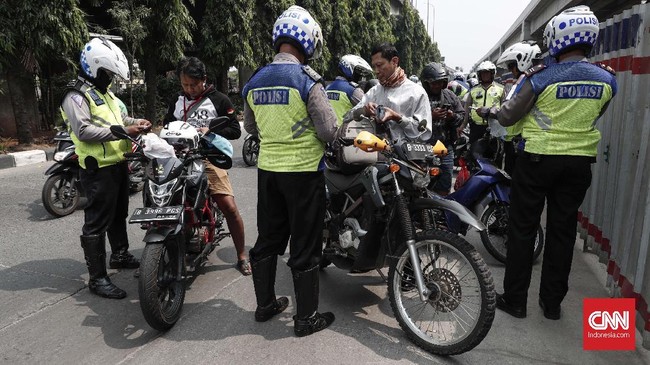 Instruksi pelarangan secara manual diberikan sesuai arahan Presiden Jokowi saat memanggil para pimpinan polisi se-Indonesia ke istana pada 14 Oktober lalu.