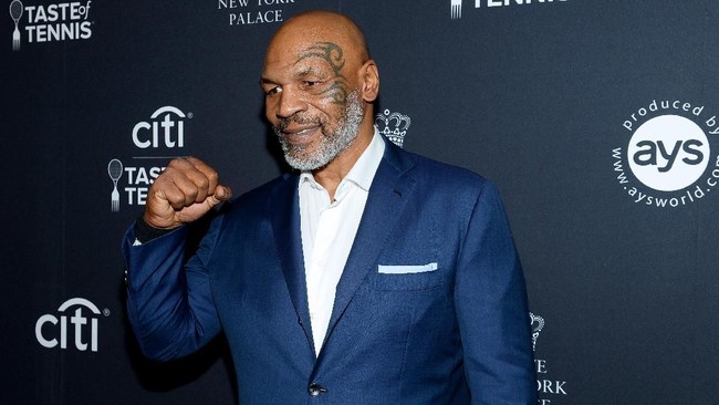 Ambisi Mike Tyson agar tetap dalam kondisi prima nyaris membuat pelatih Rafael Cordeiro ambruk dihajar KO saat latihan.