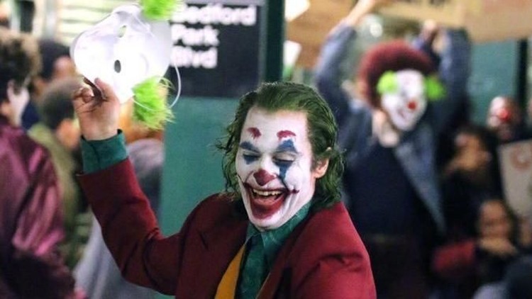 Sosok Joker menggambarkan seseorang yang mengalami gangguan kesehatan jiwa. Bagaimana cara mendidik anak agar ia tidak mengalami hal serupa?