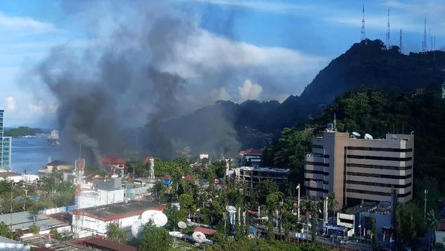 Usai Gedung Dibakar, Aparat Jaga Aset Milik Telkom Jayapura