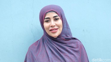 img-title Beredar Foto Dugaan Cinta Penelope Nikah ke Sekian Kali, Suami Terkini Dokter?