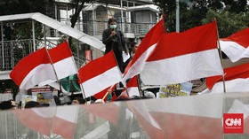 Pendukung dan Pengkritik Pansel Aksi Bersamaan di Depan KPK