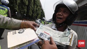 Polisi Sae di Nganjuk 'Santuy' Patroli Pakai Motor Klasik