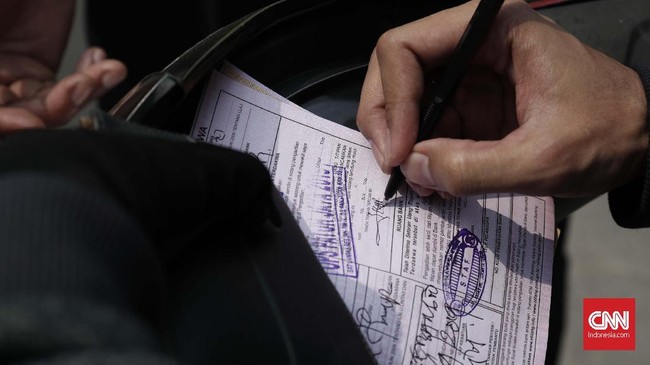 Sebanyak 4.460 kendaraan diberikan teguran selama Operasi Zebra Jaya 2021, 1.010 diberikan sanksi tilang.