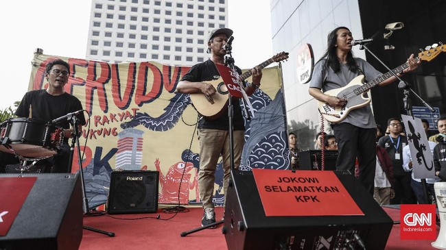 ERK menjadi salah satu musisi yang memberikan dukungan terhadap KPK. Terutama saat ini ketika KPK menjadi polemik karena Undang-Undang KPK hasil revisi.