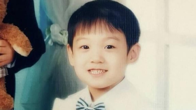 Intip Foto Masa Lalu Jungkook BTS, si Pria Tampan Sedunia 2019 Jungkook BTS berhasil menempati posisi teratas pria tampan sedunia versi TC Candler. Maknae BTS ini memang terkenal dengan visualnya yang tampan.