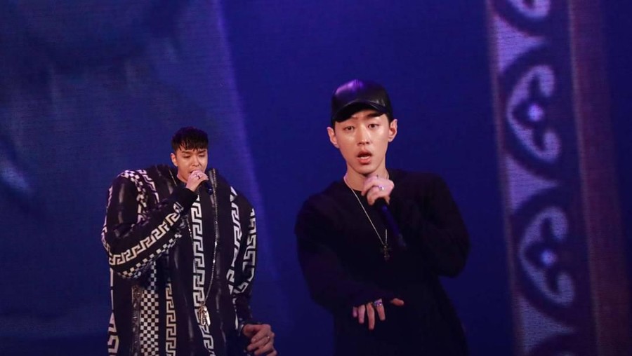 Antusias Penggemar Sambut Kedatangan Simon D dan Gray di Jakarta Kedatangan sejumlah rapper Korea yang akan tampil di acara Asian Sound Syndicate Vol.1 di Jakarta.