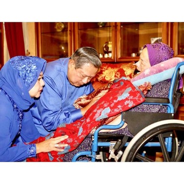 Dua Orang Tercinta Meninggal Dunia, Tagar Pak SBY Viral di Twitter