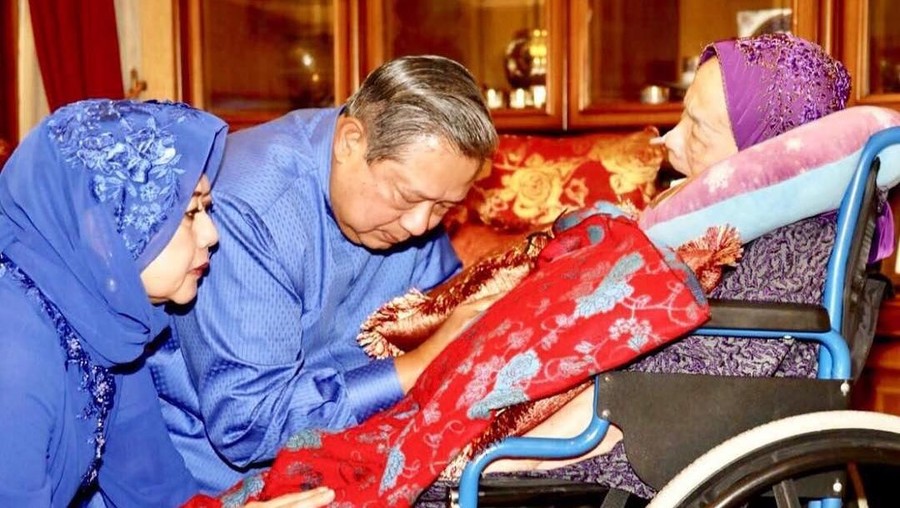 Tahun ini Susilo Bambang Yudhoyono ditinggal pergi oleh istri dan ibunda untuk selamanya.