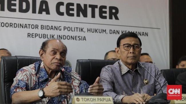 Tokoh Papua Freddy Numberi menganggap duduk dan mencari solusi bersama adalah langkah terbaik daripada terpicu oleh masalah kecil.
