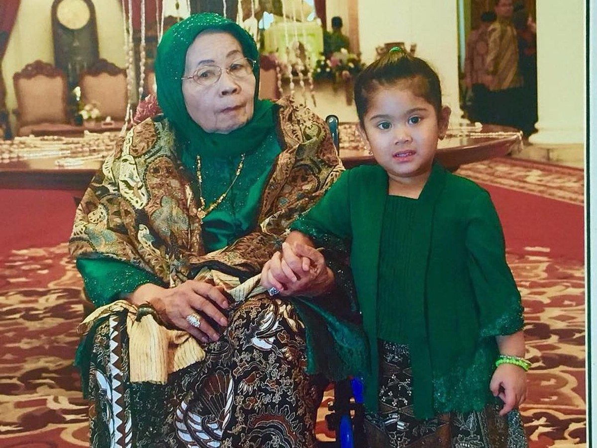 Ibu SBY&comma; Siti Habibah meninggal dunia pada Jumat &lpar;30&sol;8&rpar; di RS Mitra Cibubur&period; Berikut ini mari kenang lagi momen kebersamaan SBY dan ibundanya semasa hidup&period;