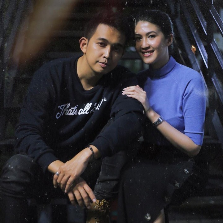 Beberapa waktu lalu, pasangan ini sempat menjalani proses bayi tabung. (Foto: Instagram @ipesinaga)<span class="im"><br /></span>