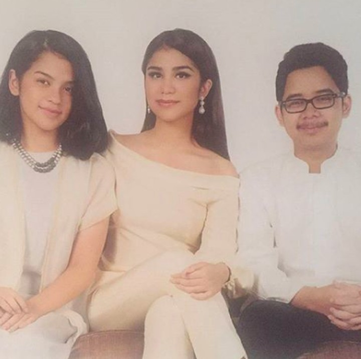 Anak sulungnya, Anadia Sabrina tumbuh menjadi gadis cantik. Begitu pula sang adik, Shana Miaziza Kharima yang sudah menjadi remaja tak kalah cantik. Sedangkan anak laki-lakinya diberi nama Omar Alesandro Aziz. (Foto: Instagram @iis.sugianto_)