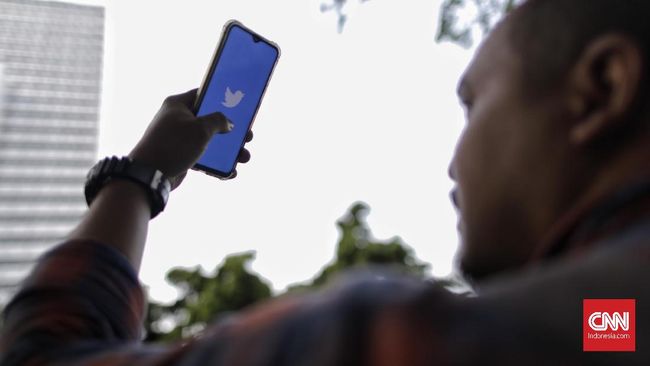 Twitter Jelaskan Beberapa Akun Media yang Dibatasi Pagi Ini Twitter beri penjelasan soal peringatan pembatasan yang menimpa beberapa akun media di Indonesia pagi ini.