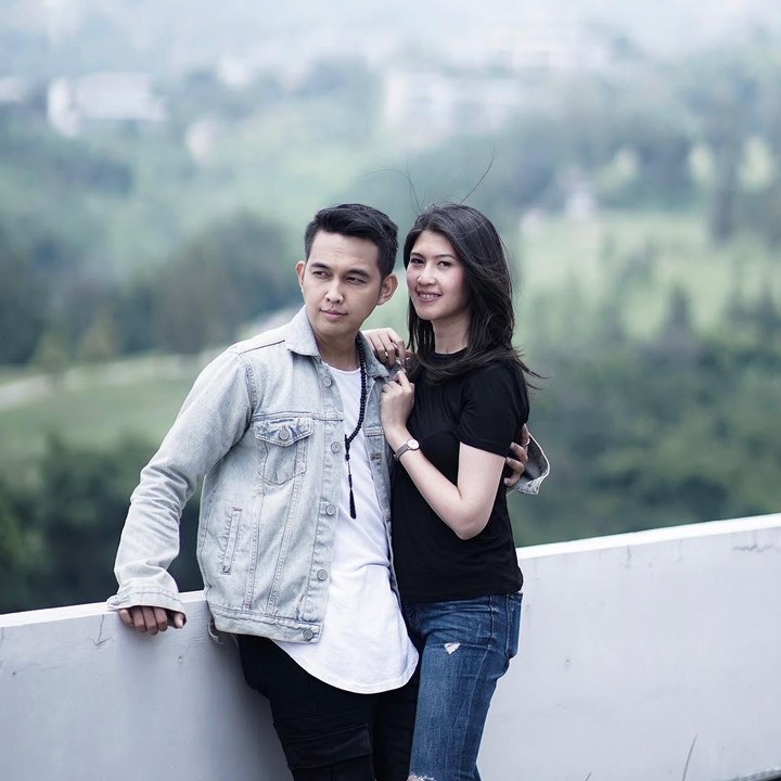 Indra Perdana Sinaga, atau akrab disapa Naga 'Lyla', menikahi Feby Rizky Andhika Siregar pada 27 Januari 2012. (Foto: Instagram @ipesinaga)