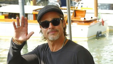 Brad Pitt Ungkap Kehidupannya Hancur seperti Sampah Makanan Ternak