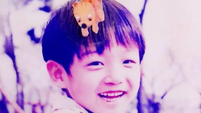Jungkook BTS berhasil menempati posisi teratas pria tampan sedunia versi TC Candler. Maknae BTS ini memang terkenal dengan visualnya yang tampan.