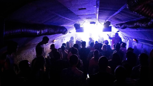 FOTO: Jungkir Balik Hidup Jerusalem: Perang dan Pesta Hipster