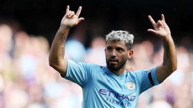 Aguero Kejar Rekor Van Nistelrooy