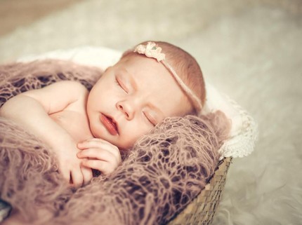 15 Nama Bayi Perempuan Islami Berawalan Ar dan Ay