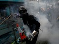Polisi Hong Kong Halau Massa ke Bandara dengan Gas Air Mata