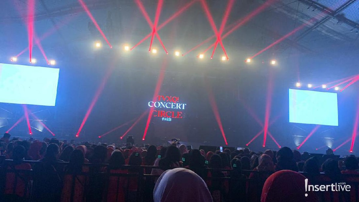 Beberapa keseruan Konser TVXQ sapa para Cassiopeia di ICE BSD&comma; Tangerang&comma; Sabtu &lpar;31&sol;8&rpar;&period;