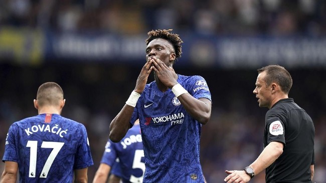 Penyerang muda Chelsea Tammy Abraham menyamai catatan gol bintang Juventus Cristiano Ronaldo usai mencetak hattrick ke gawang Wolverhampton Wanderers.