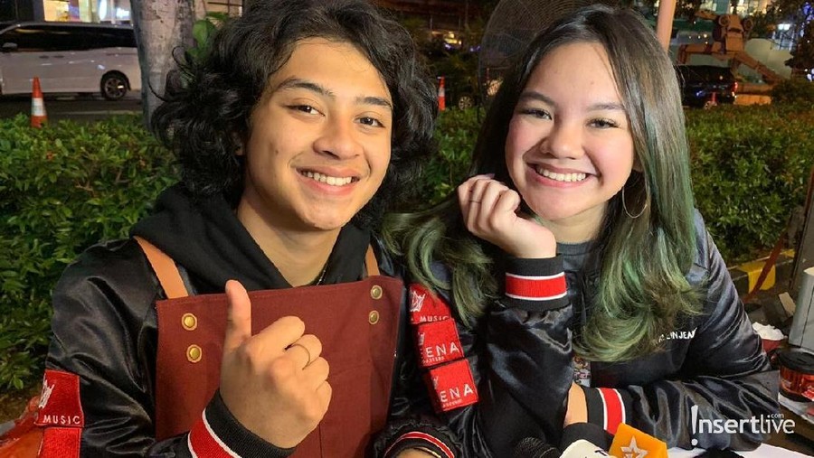 Bastian Steel Telanjang Dada, Shafa Harris: Sudah Biasa Bastian Steel sempat terlihat bertelanjang dada di Bali, sang kekasih, Shafa Harris angkat bicara.
