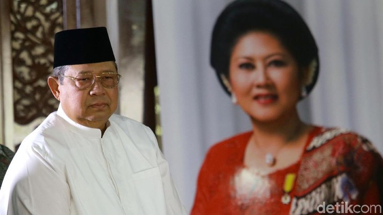 Momen ulang tahun ke-70 SBY rupanya bertepatan dengan 100 hari kepergian sang istri, Ani Yudhoyono.