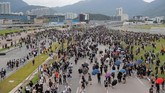 FOTO: Demonstran Hong Kong Blokir Bandara Demonstrasi di bandara Hong Kong, menyebabkan sulitnya akses ke bandara dan menyebabkan belasan penerbangan dibatalkan.
