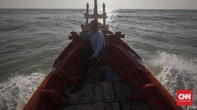 Puluhan Nelayan Pekalongan Jalani Isolasi Mandiri di Laut