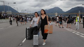 FOTO: Demonstran Hong Kong Blokir Bandara