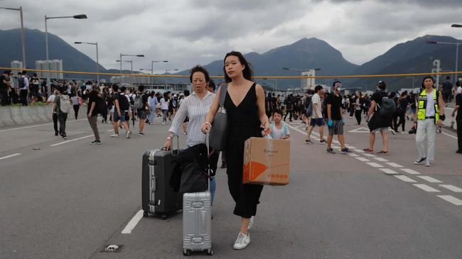 Agen Perjalanan Inggris Bangkrut, 140 Ribu Turis Terlantar Sekitar 140 ribu turis terlantar karena agen perjalanan raksasa asal Inggris, Thomas Cook, bangkrut usai gagal dapat pinjaman untuk membayar utang perusahaan.
