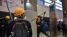 FOTO : Demonstran Kepung Stasiun MRT Hong Kong