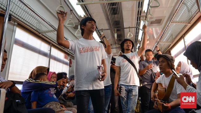 Pihak manajemen band D'Masiv sebut pihaknya telah berkomunikasi dengan Rian terkait tuduhan pelecehan seksual.