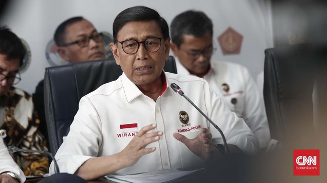Wiranto menyebut ada info gelombang demo baru yang melibatkan sejumlah kelompok dari mulai Islam radikal, suporter bola, tukang ojek hingga pihak paramedis.